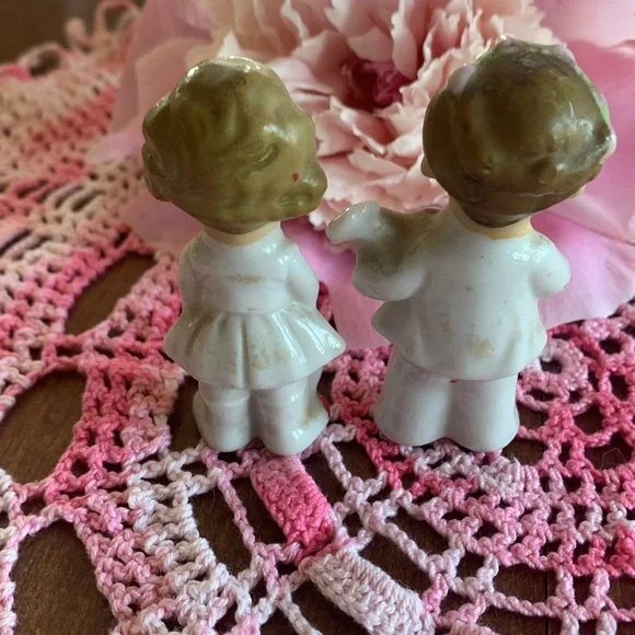 Vintage Kitsch Ceramic Figurines with Musical Instruments - Picture 2 of 5